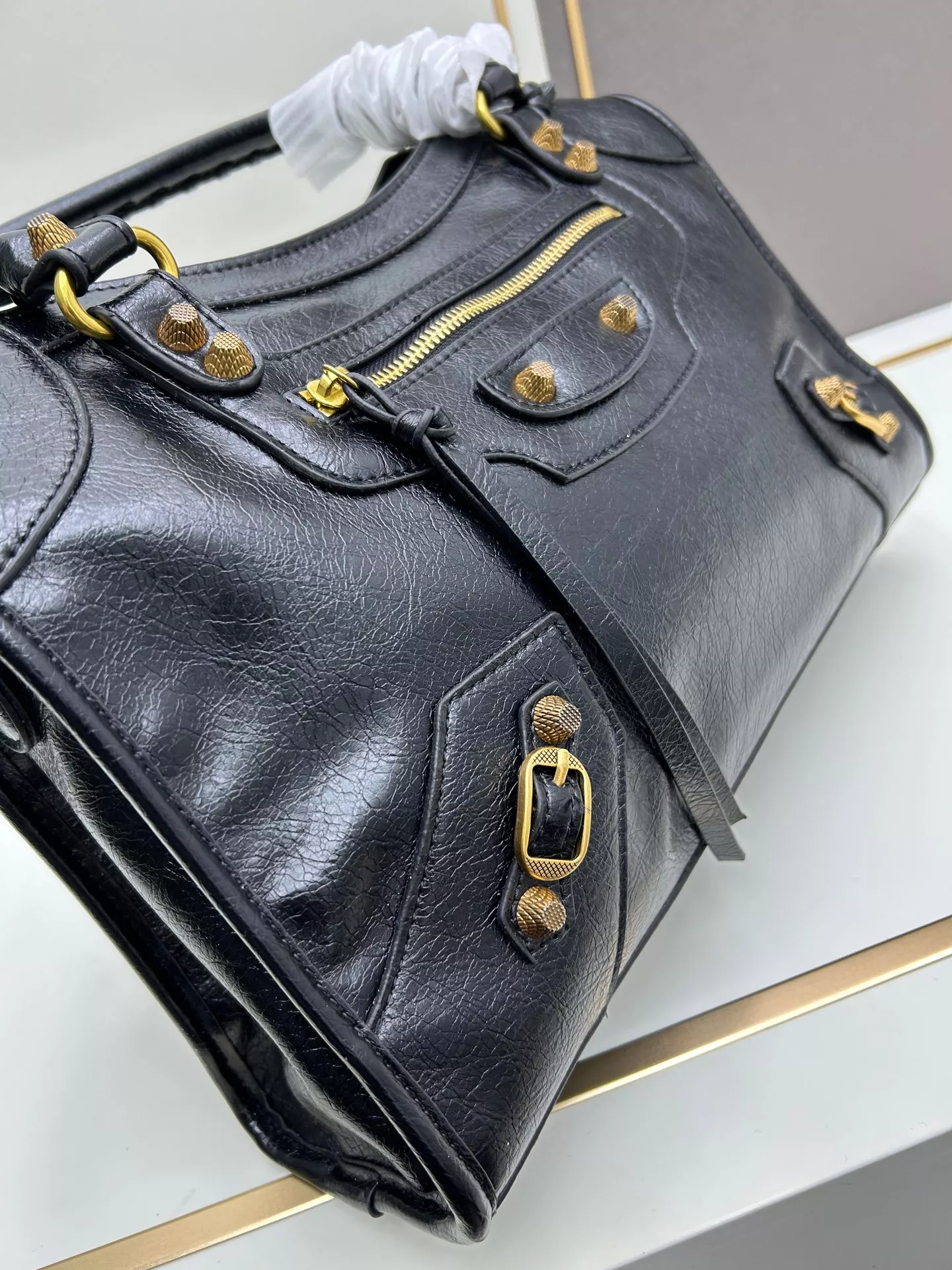 Balenciaga AAA Quality Handbags For Women Elegant 3690