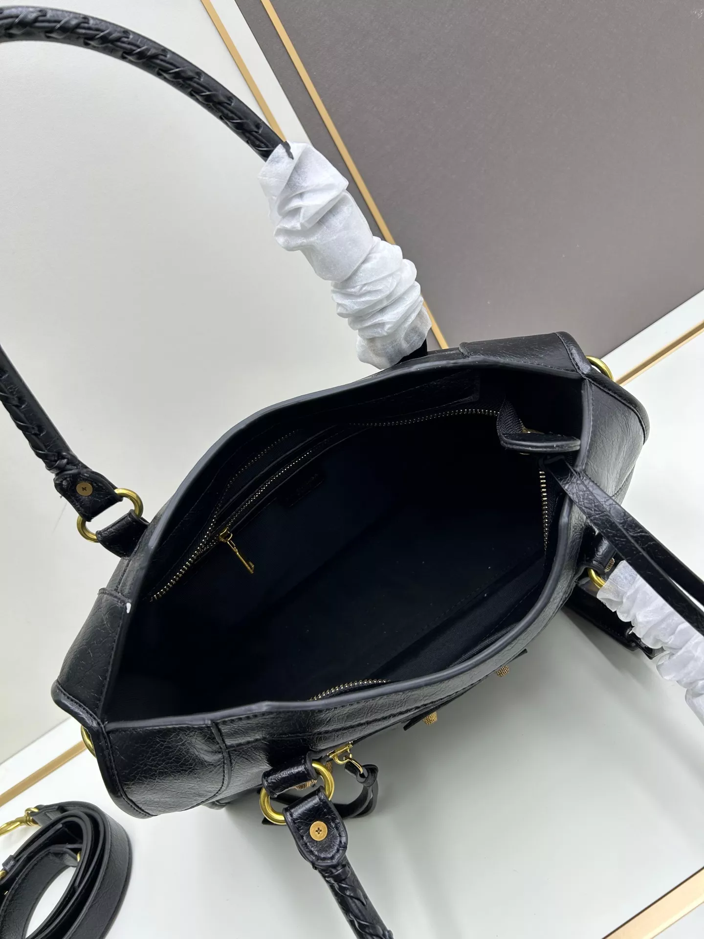 Balenciaga AAA Quality Handbags For Women Elegant 3690