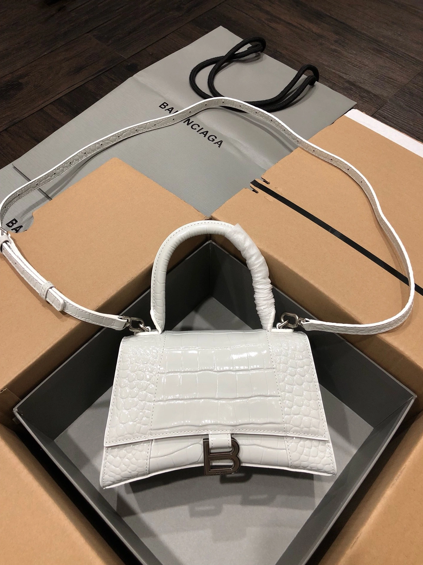 Balenciaga AAA Quality Handbags For Women Fashionable 825
