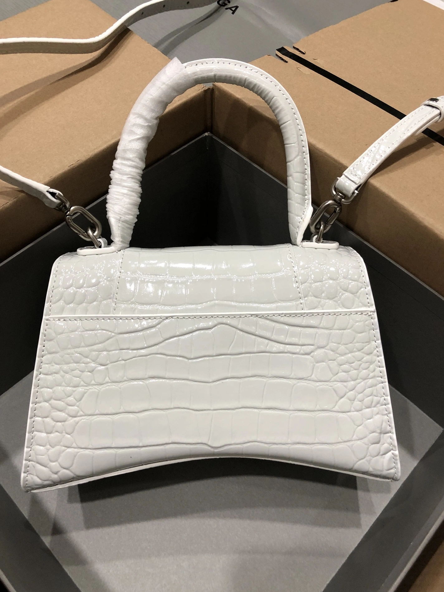 Balenciaga AAA Quality Handbags For Women Fashionable 825