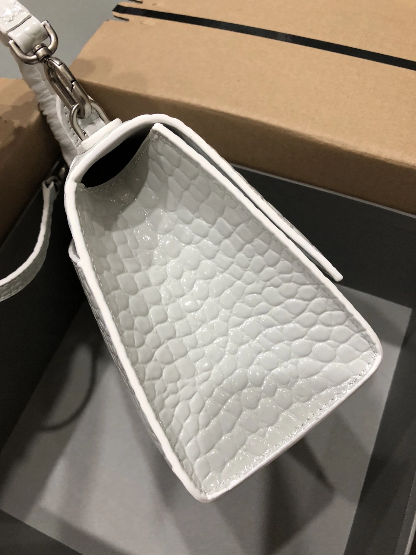 Balenciaga AAA Quality Handbags For Women Fashionable 825