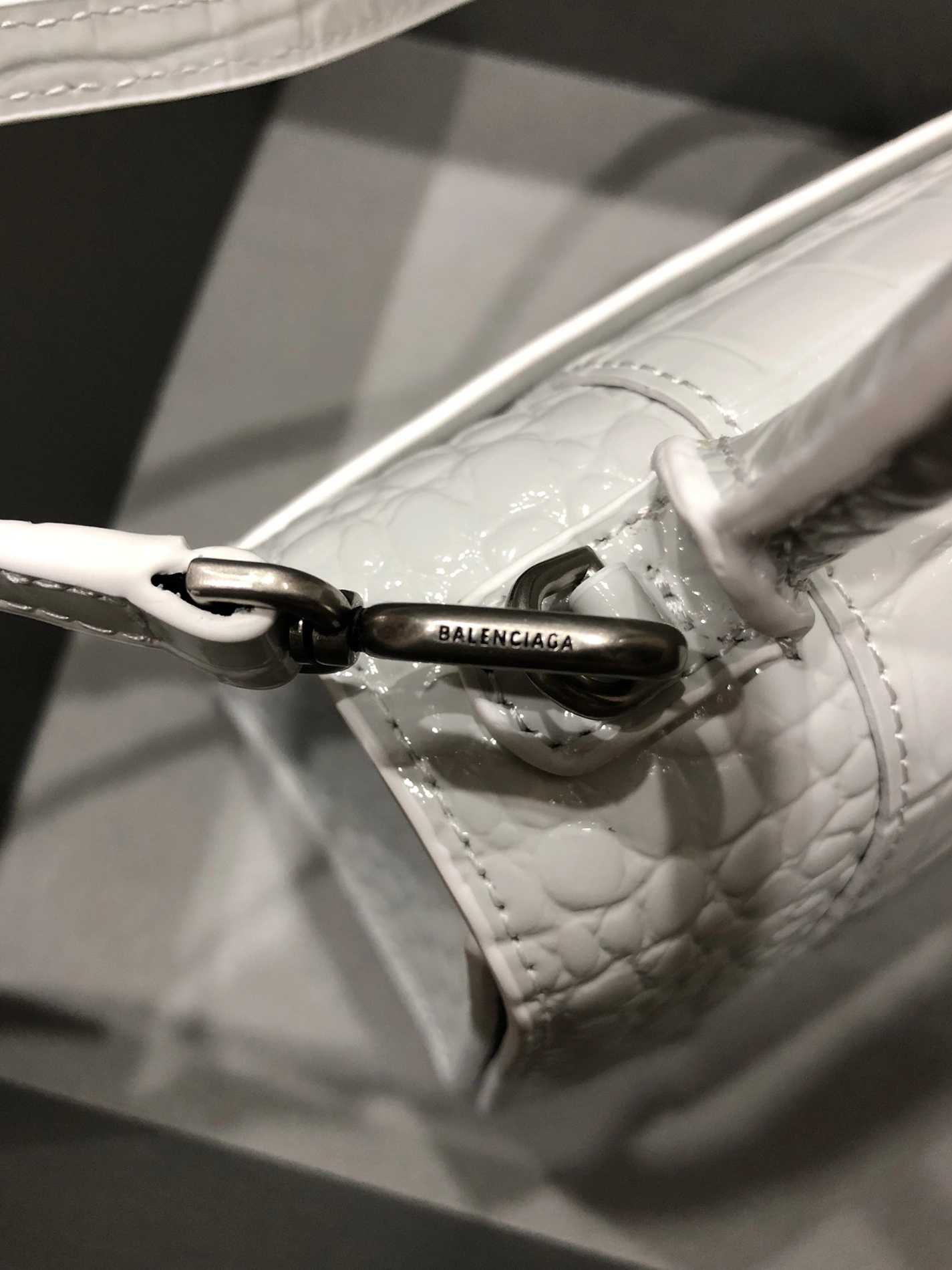 Balenciaga AAA Quality Handbags For Women Fashionable 825