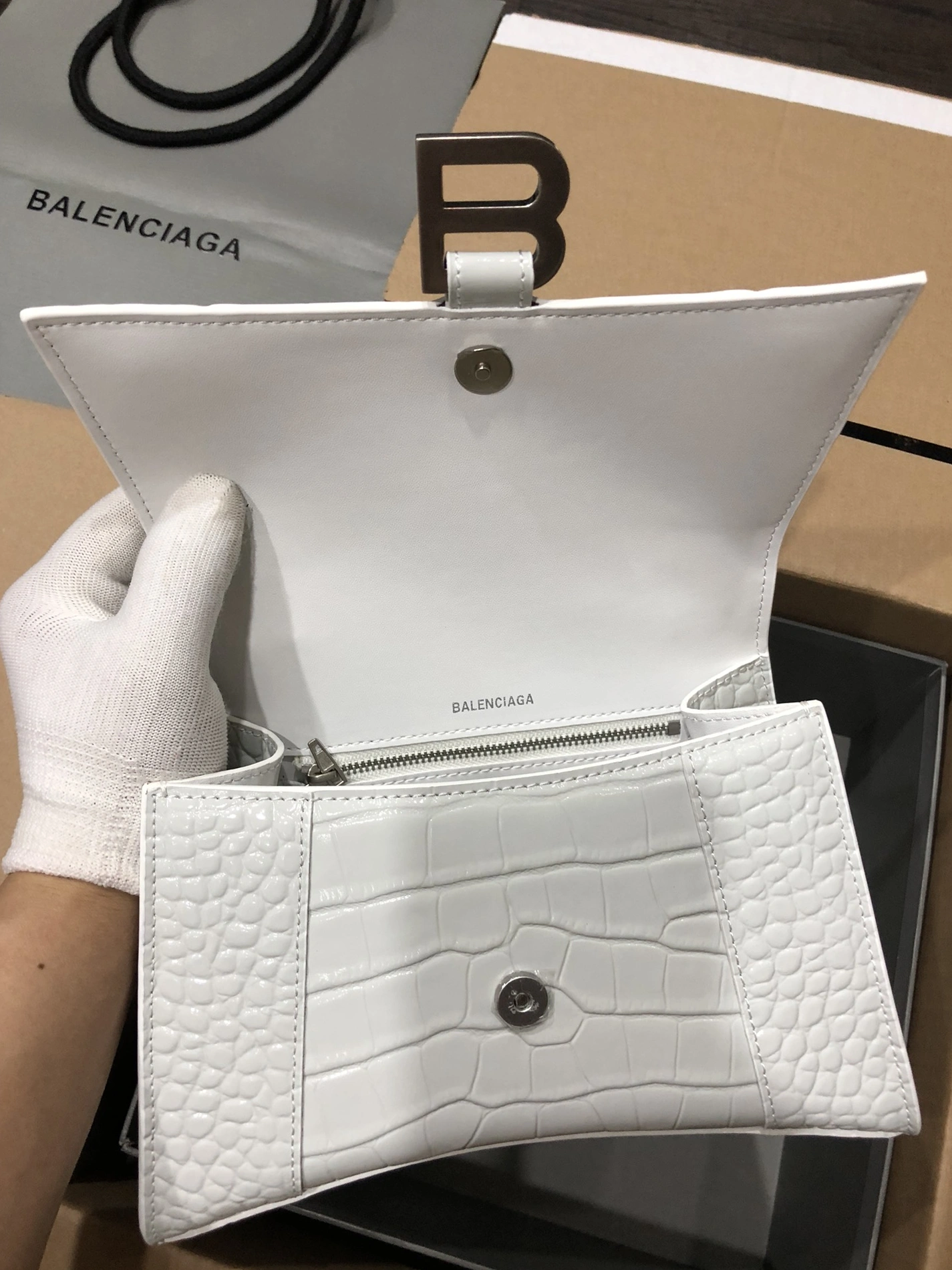 Balenciaga AAA Quality Handbags For Women Fashionable 825