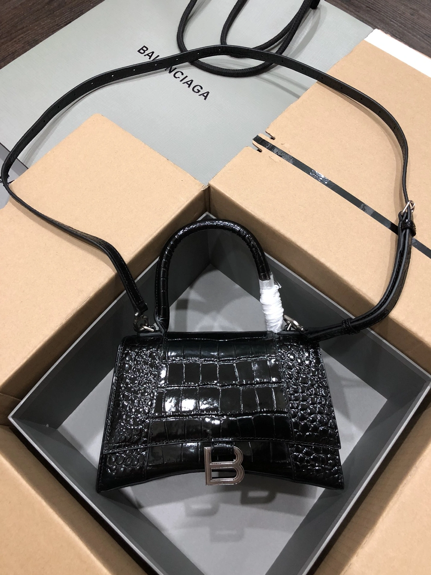 Balenciaga AAA Quality Handbags For Women Lightweight 3362