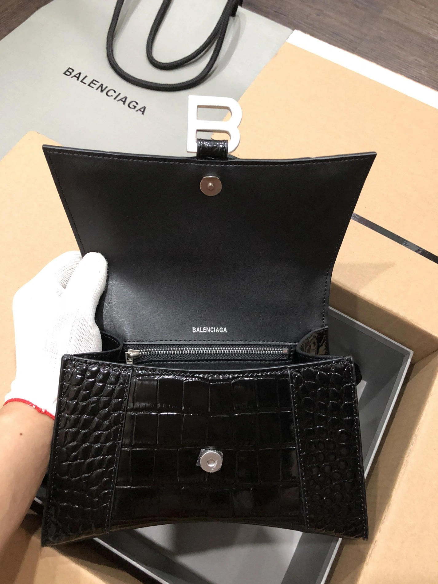Balenciaga AAA Quality Handbags For Women Lightweight 3362