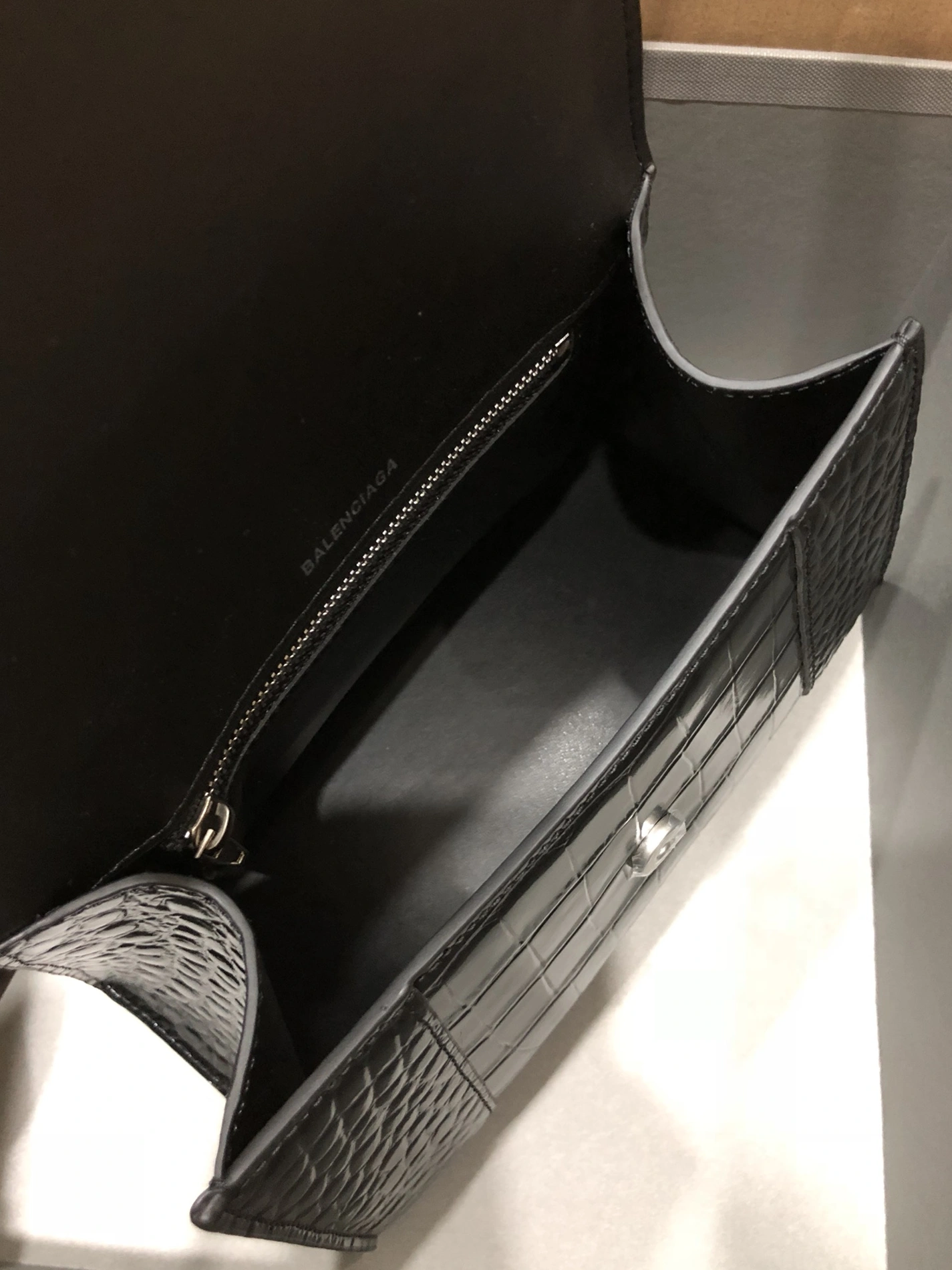 Balenciaga AAA Quality Handbags For Women Lightweight 3362