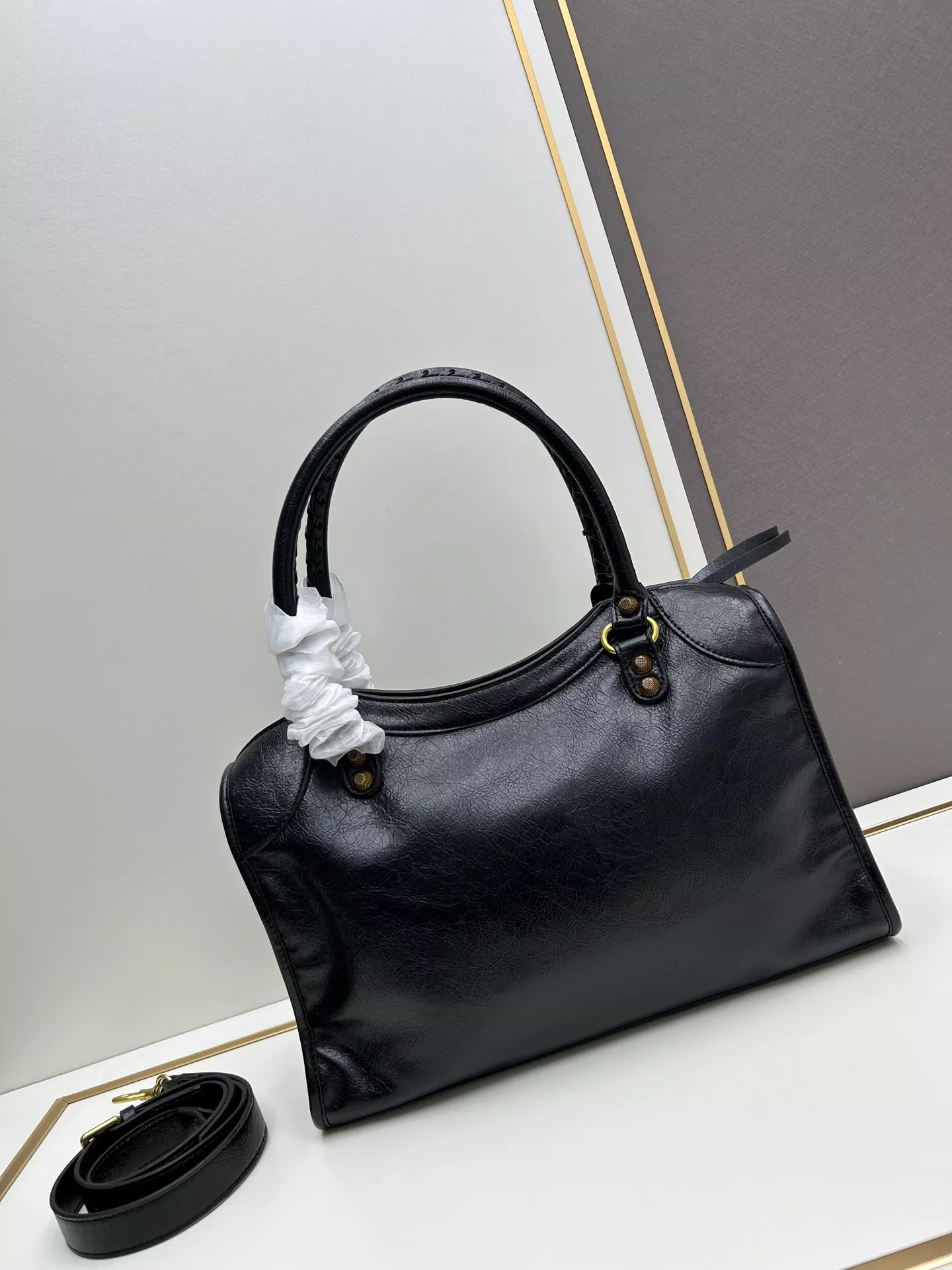 Balenciaga AAA Quality Handbags For Women Lightweight 4198