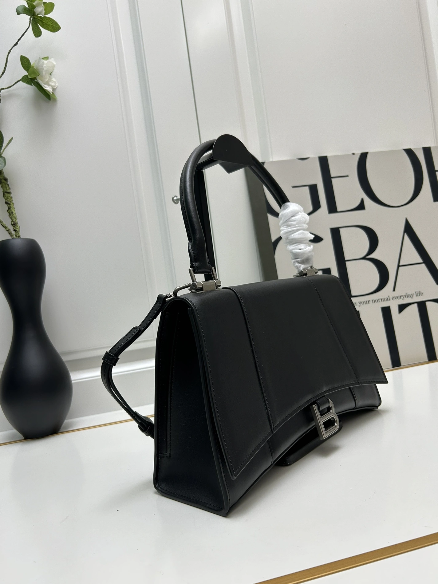 Balenciaga AAA Quality Handbags For Women Lightweight 7256