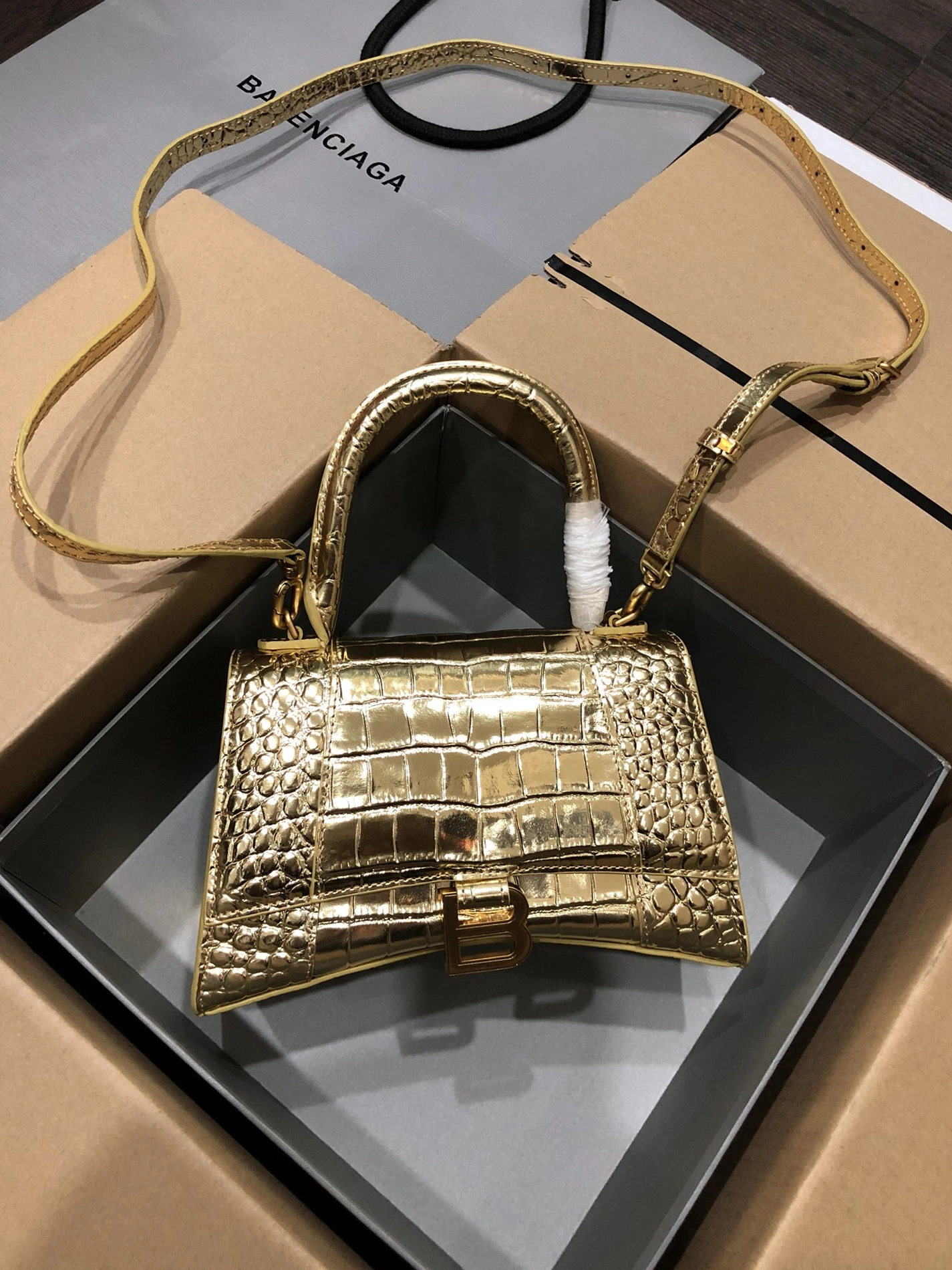 Balenciaga AAA Quality Handbags For Women Reliable 1065