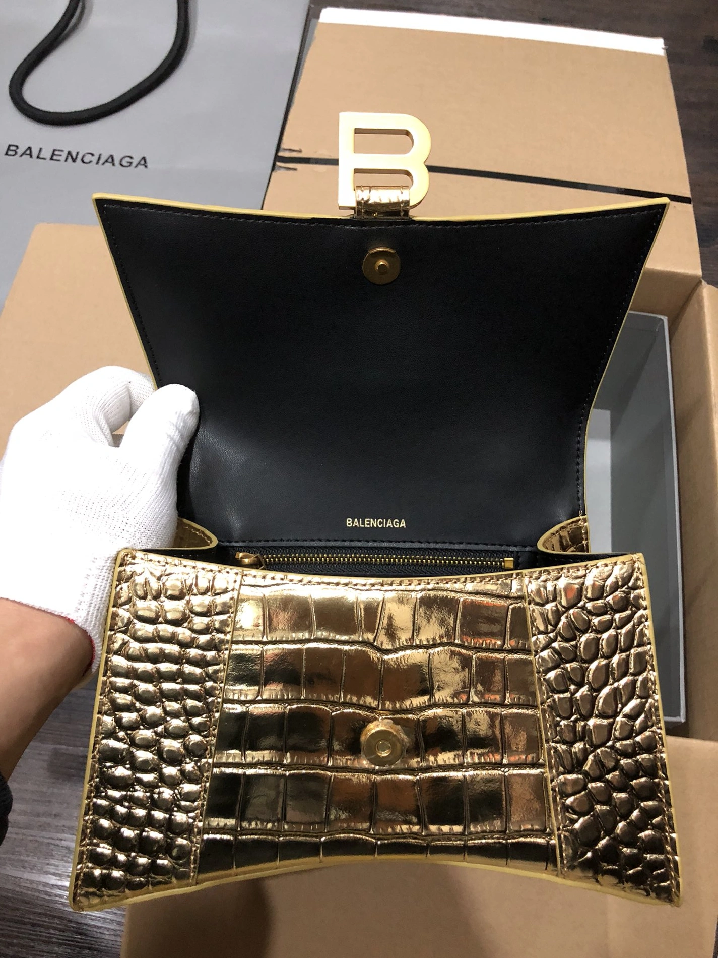 Balenciaga AAA Quality Handbags For Women Reliable 1065