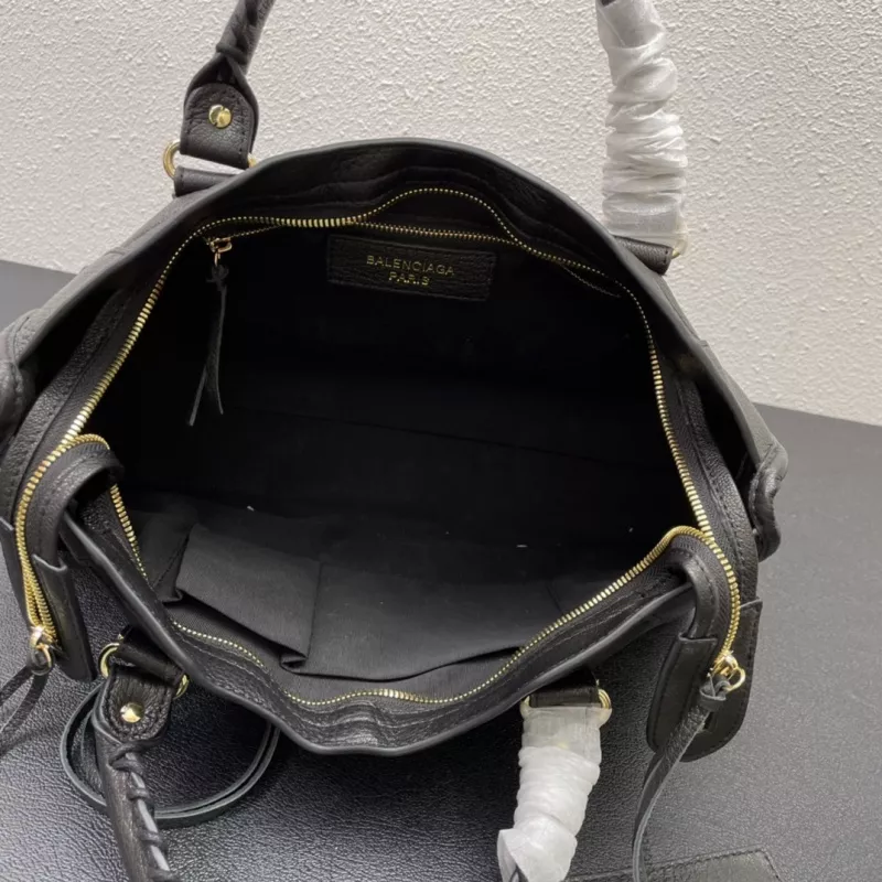 Balenciaga AAA Quality Handbags For Women Reliable 9301