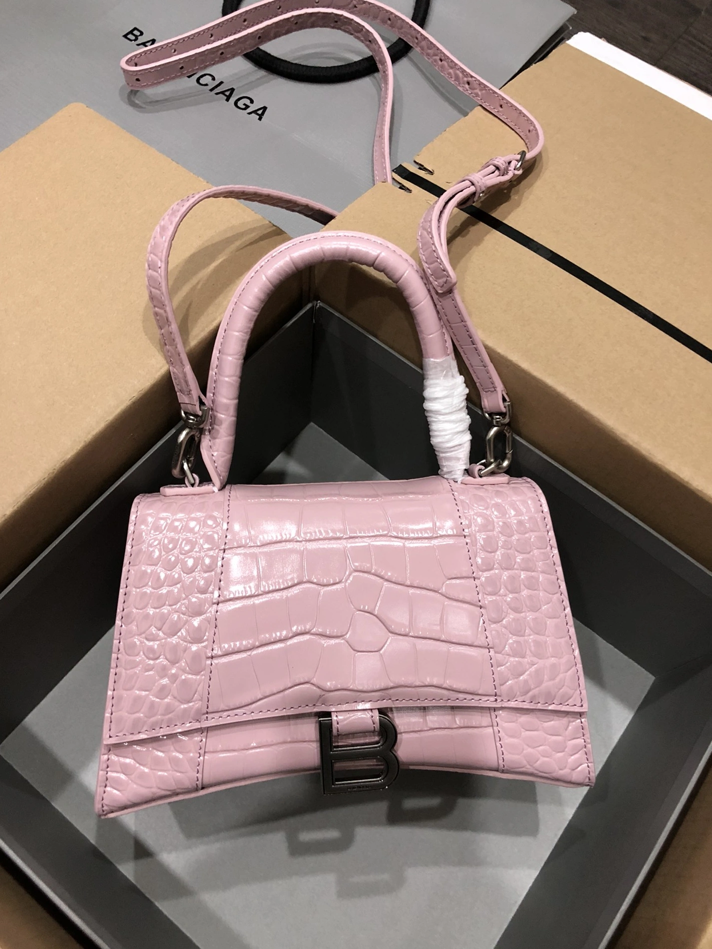 Balenciaga AAA Quality Handbags For Women Stylish 1524