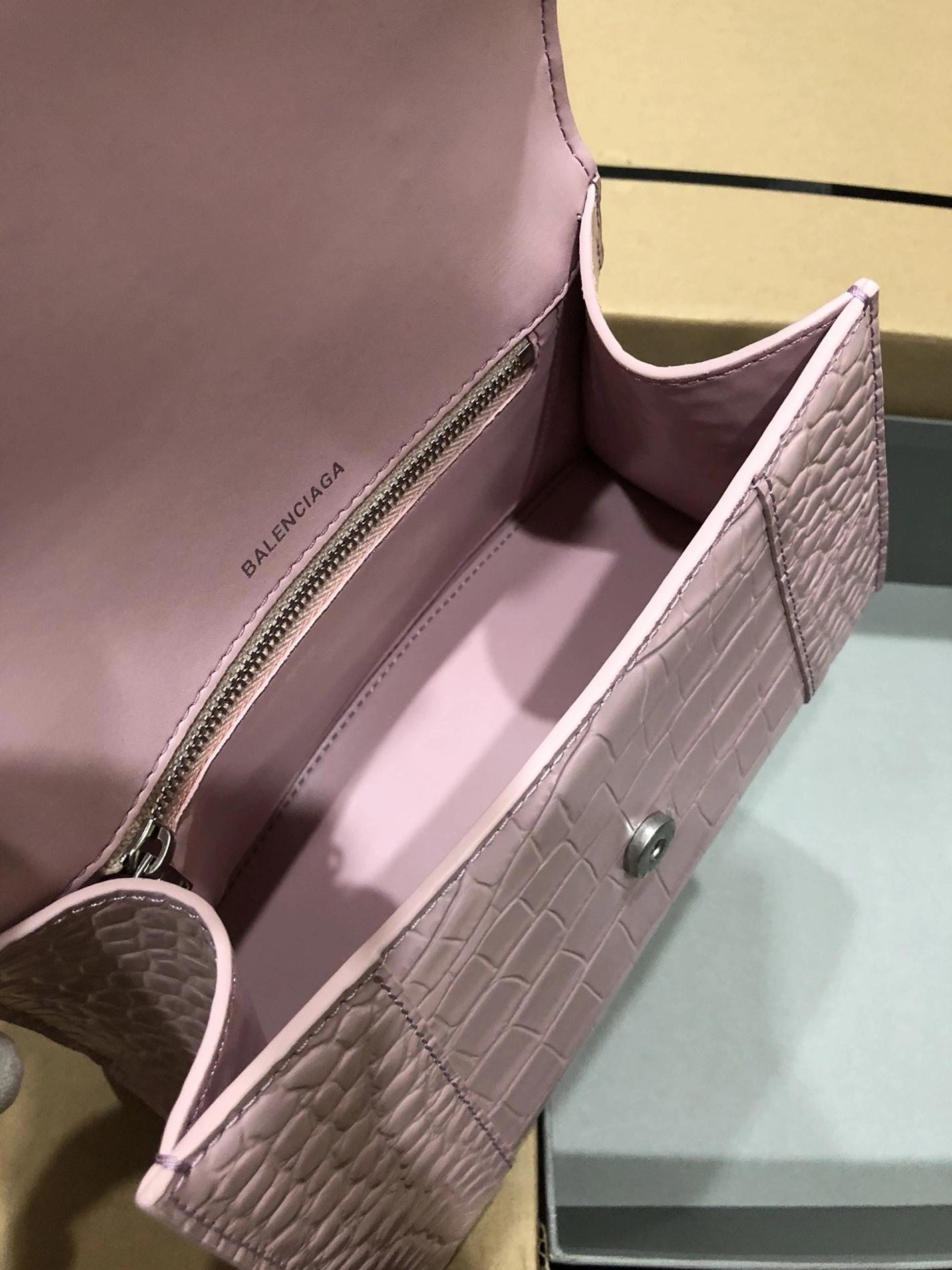 Balenciaga AAA Quality Handbags For Women Stylish 1524