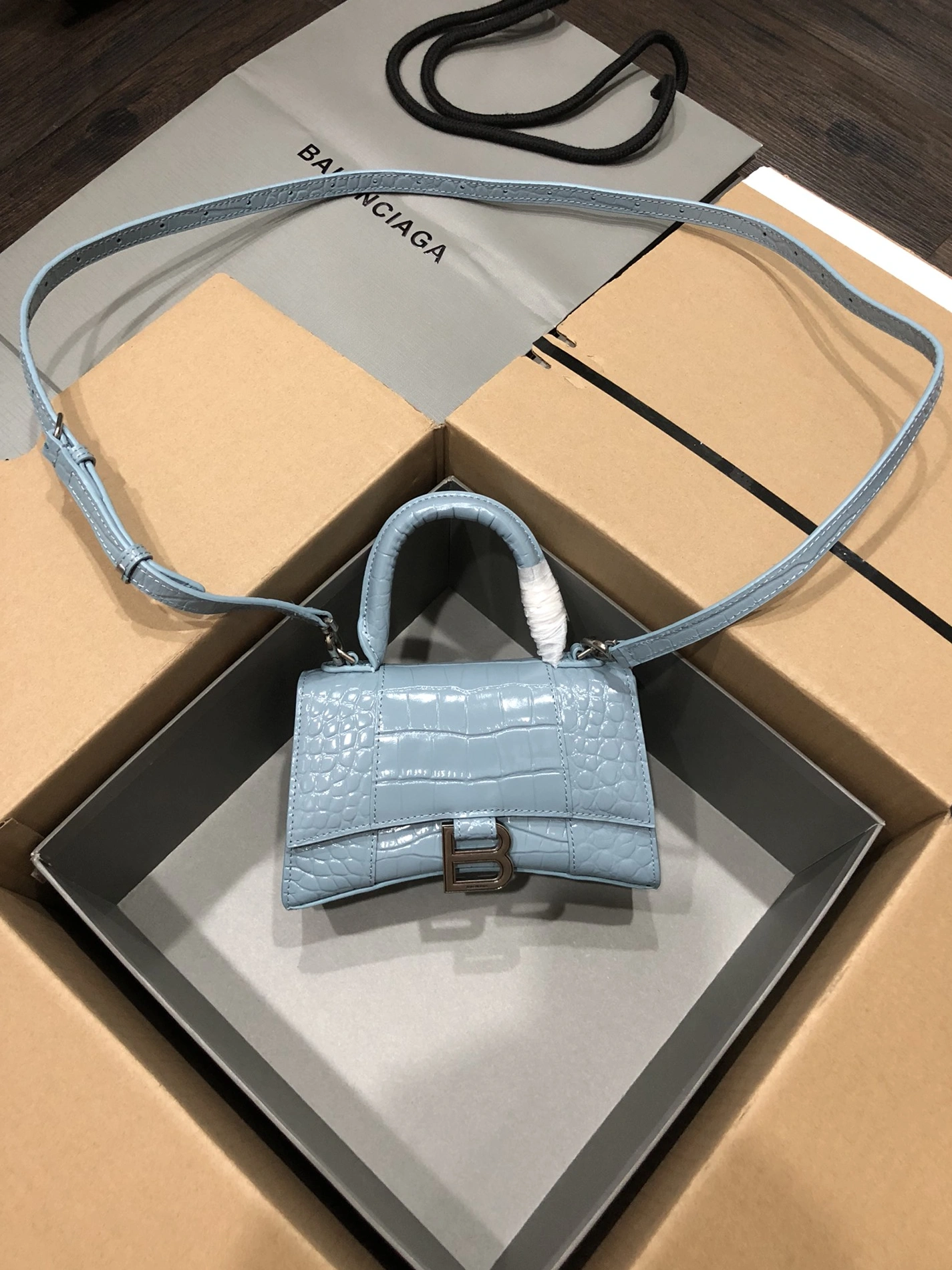 Balenciaga AAA Quality Handbags For Women Stylish 3085