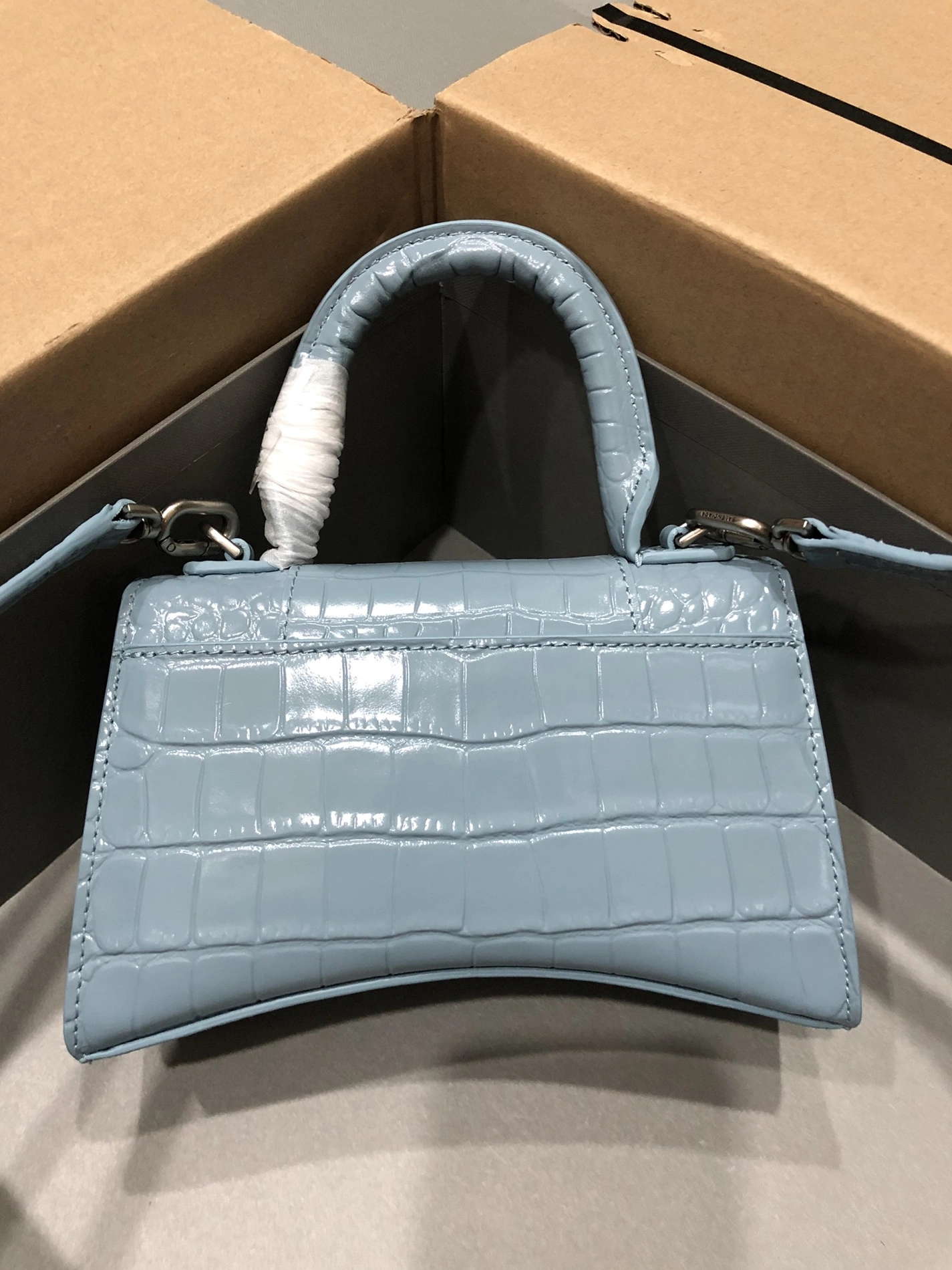 Balenciaga AAA Quality Handbags For Women Stylish 3085