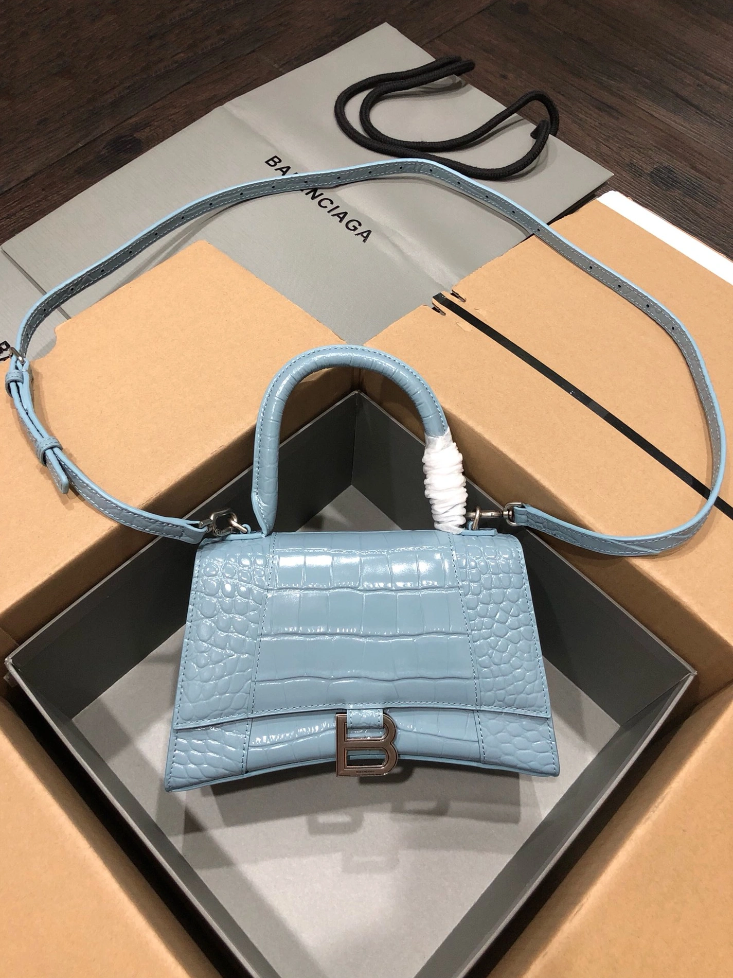 Balenciaga AAA Quality Handbags For Women Trendsetting 4110