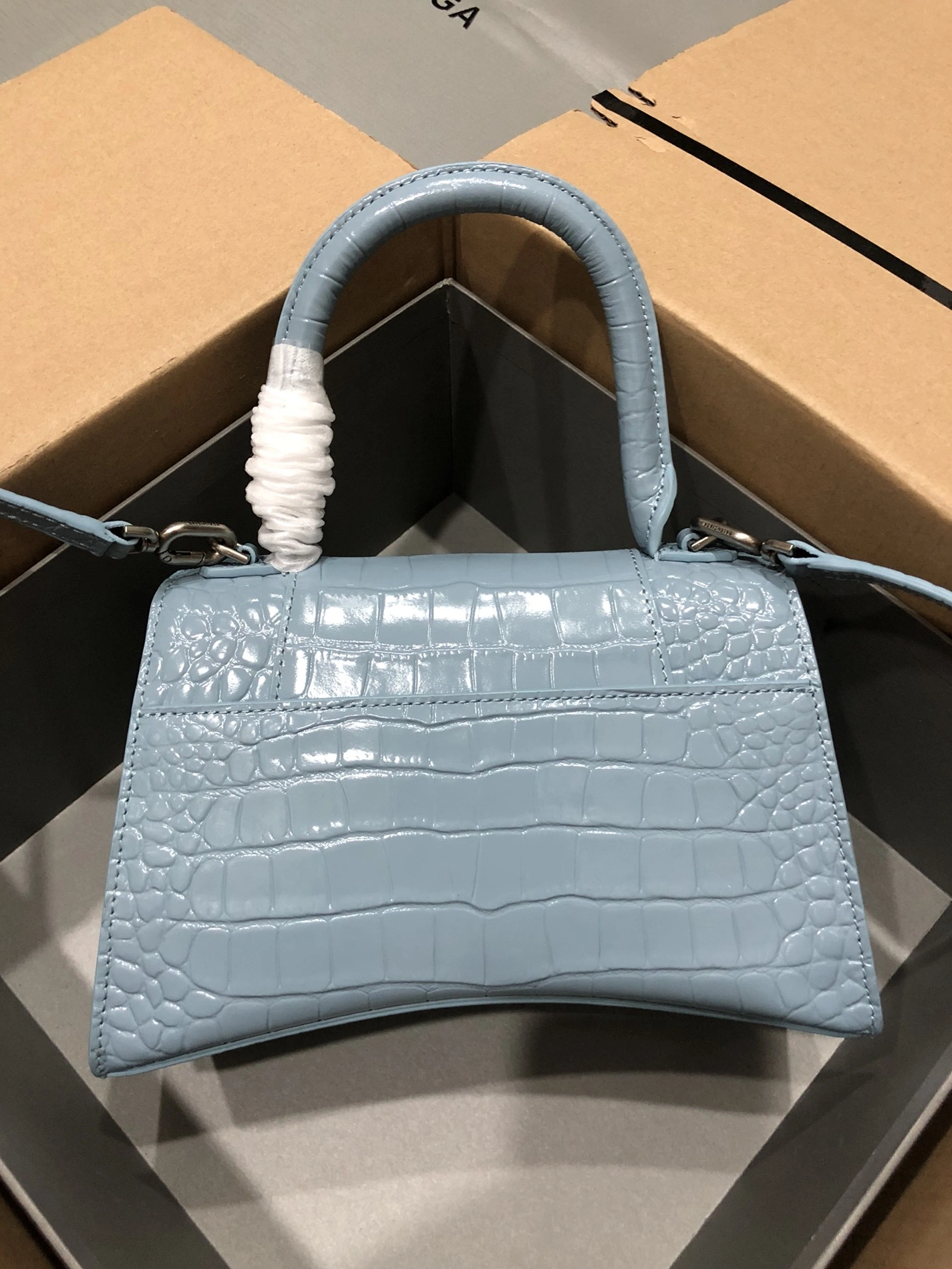 Balenciaga AAA Quality Handbags For Women Trendsetting 4110