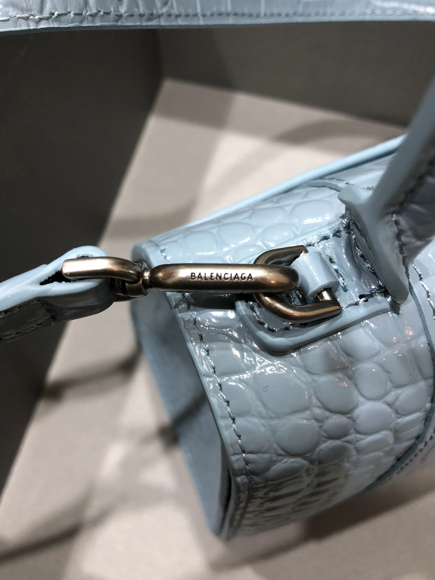 Balenciaga AAA Quality Handbags For Women Trendsetting 4110
