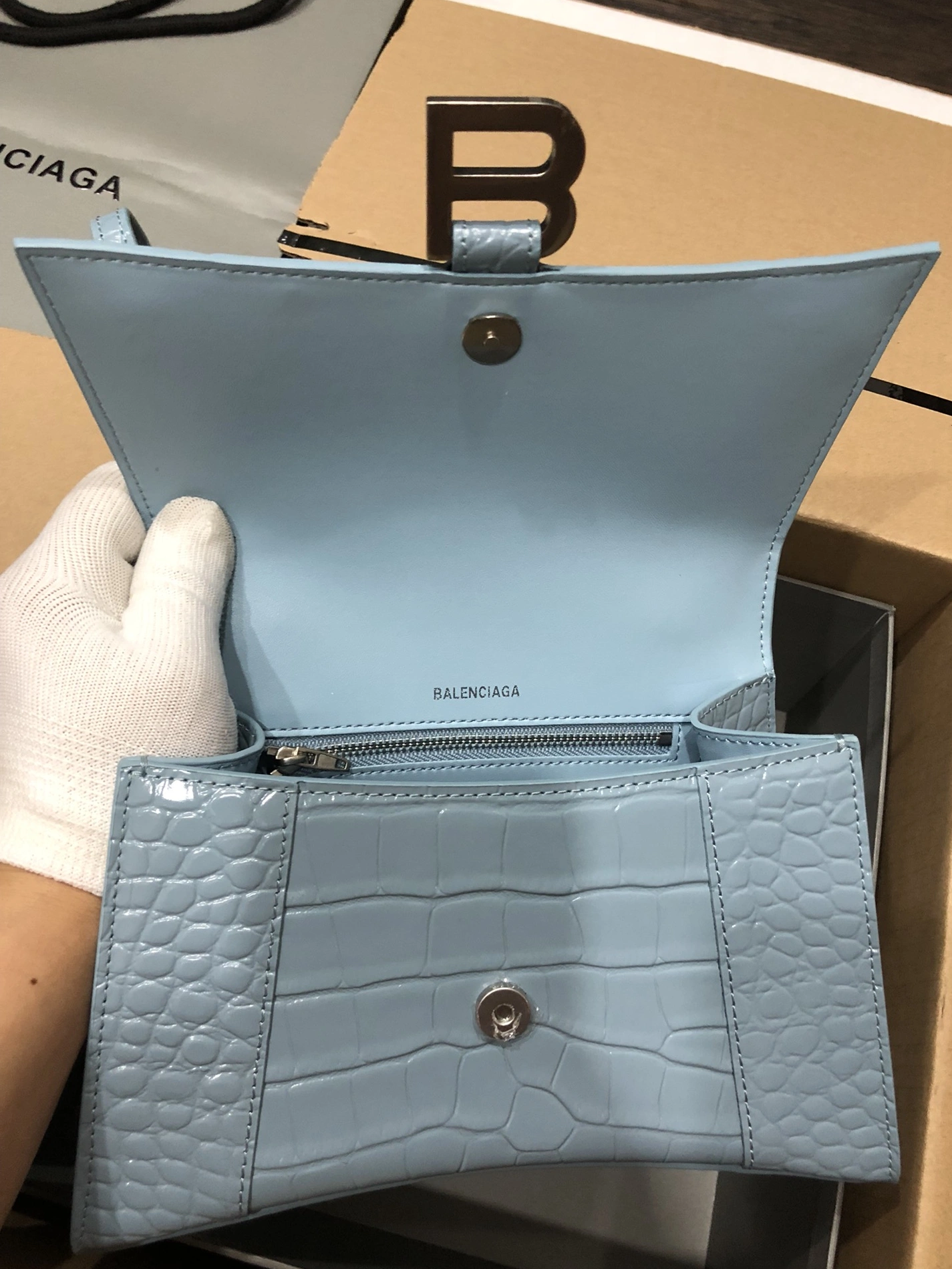 Balenciaga AAA Quality Handbags For Women Trendsetting 4110