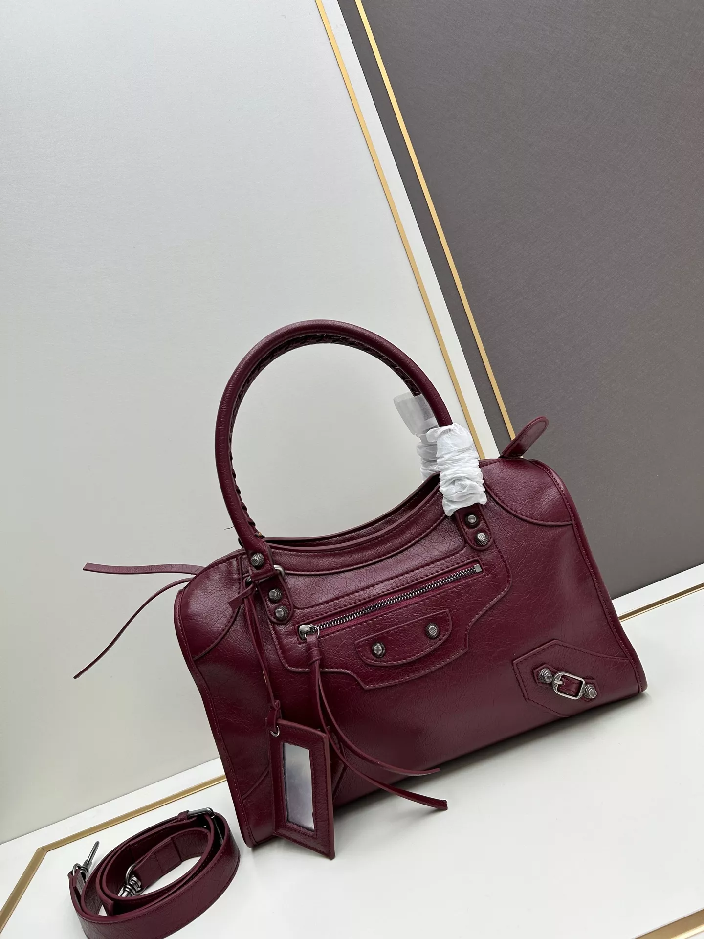 Balenciaga AAA Quality Handbags For Women Vibrant 897