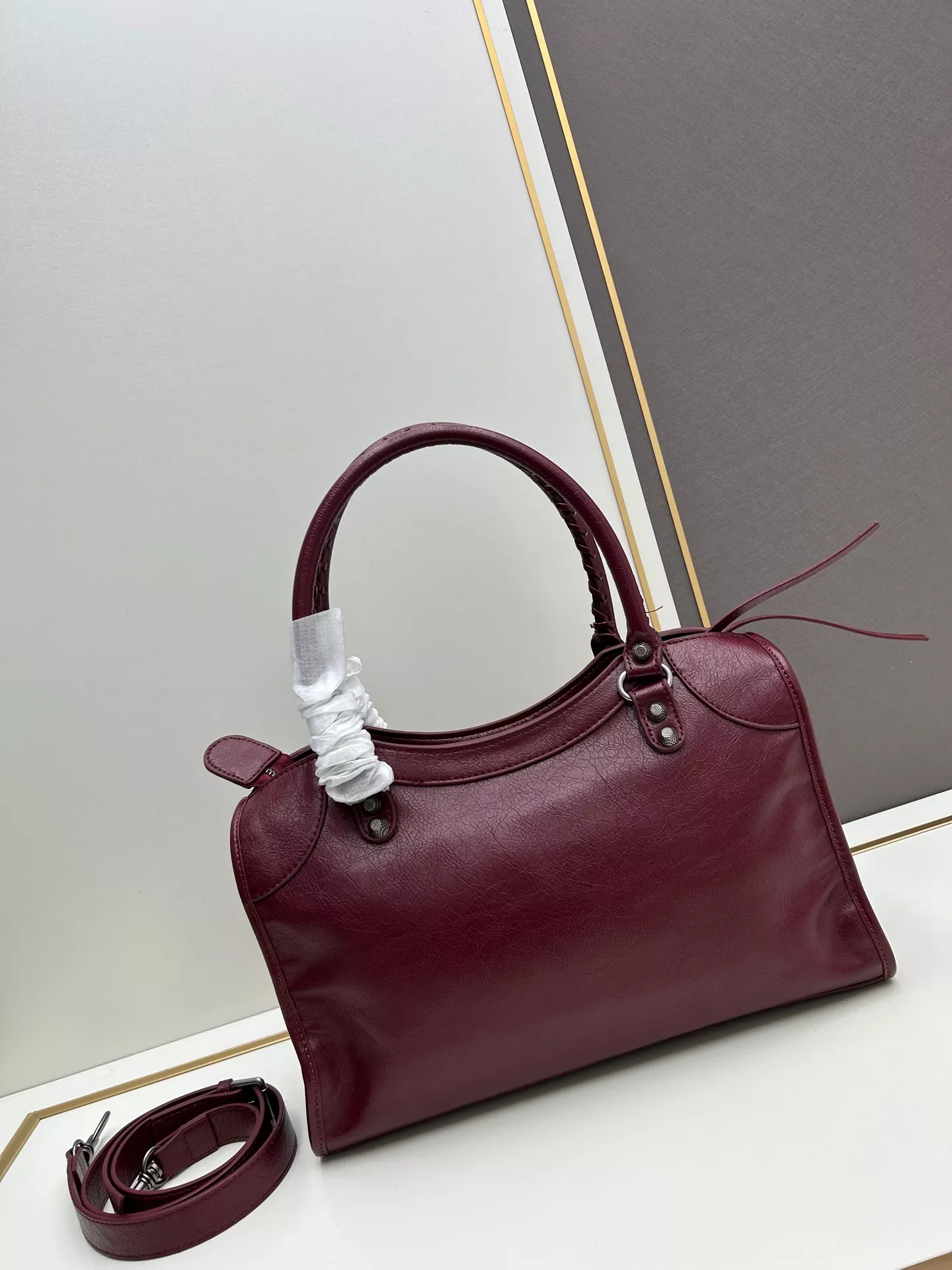 Balenciaga AAA Quality Handbags For Women Vibrant 897