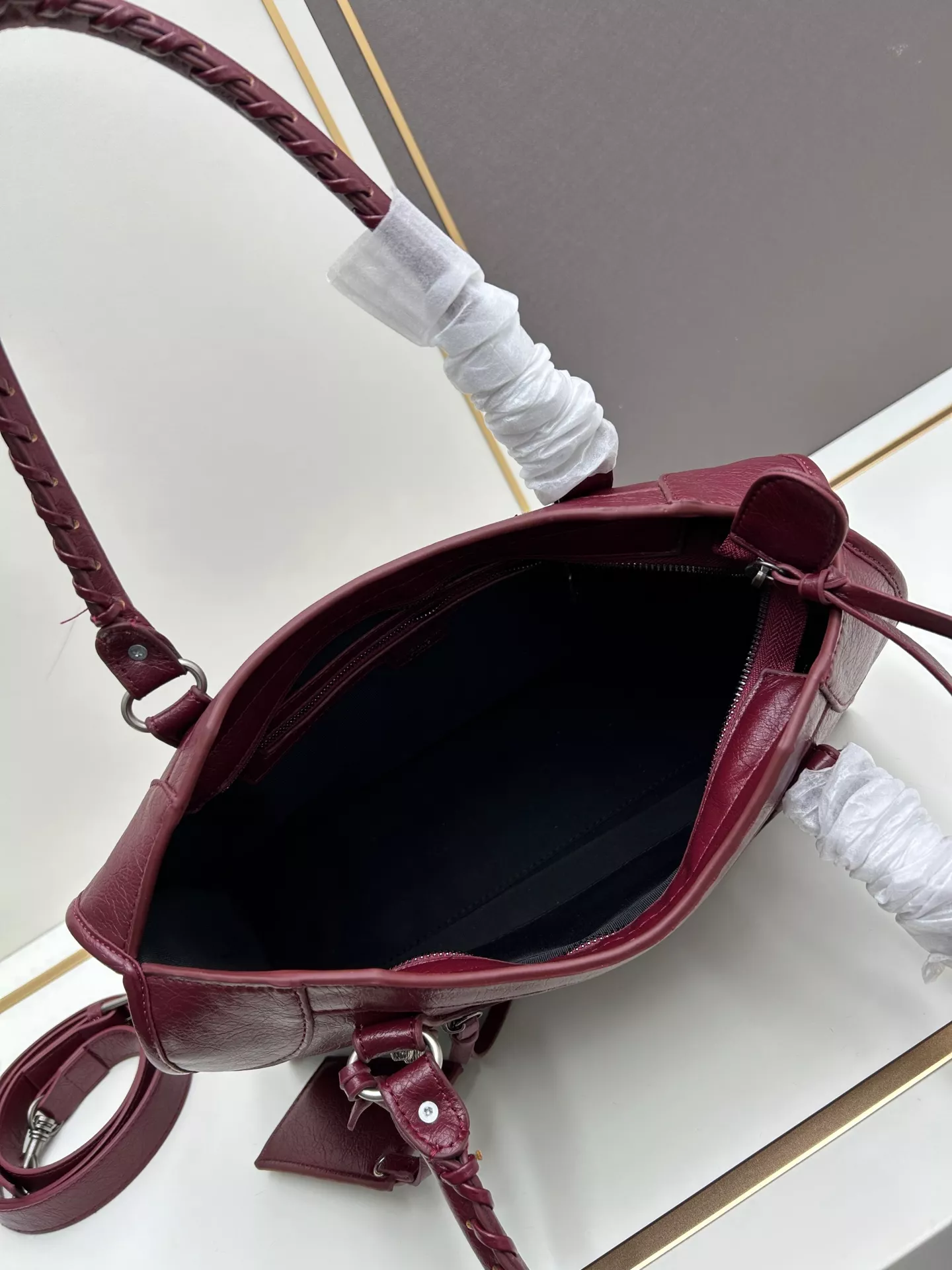 Balenciaga AAA Quality Handbags For Women Vibrant 897