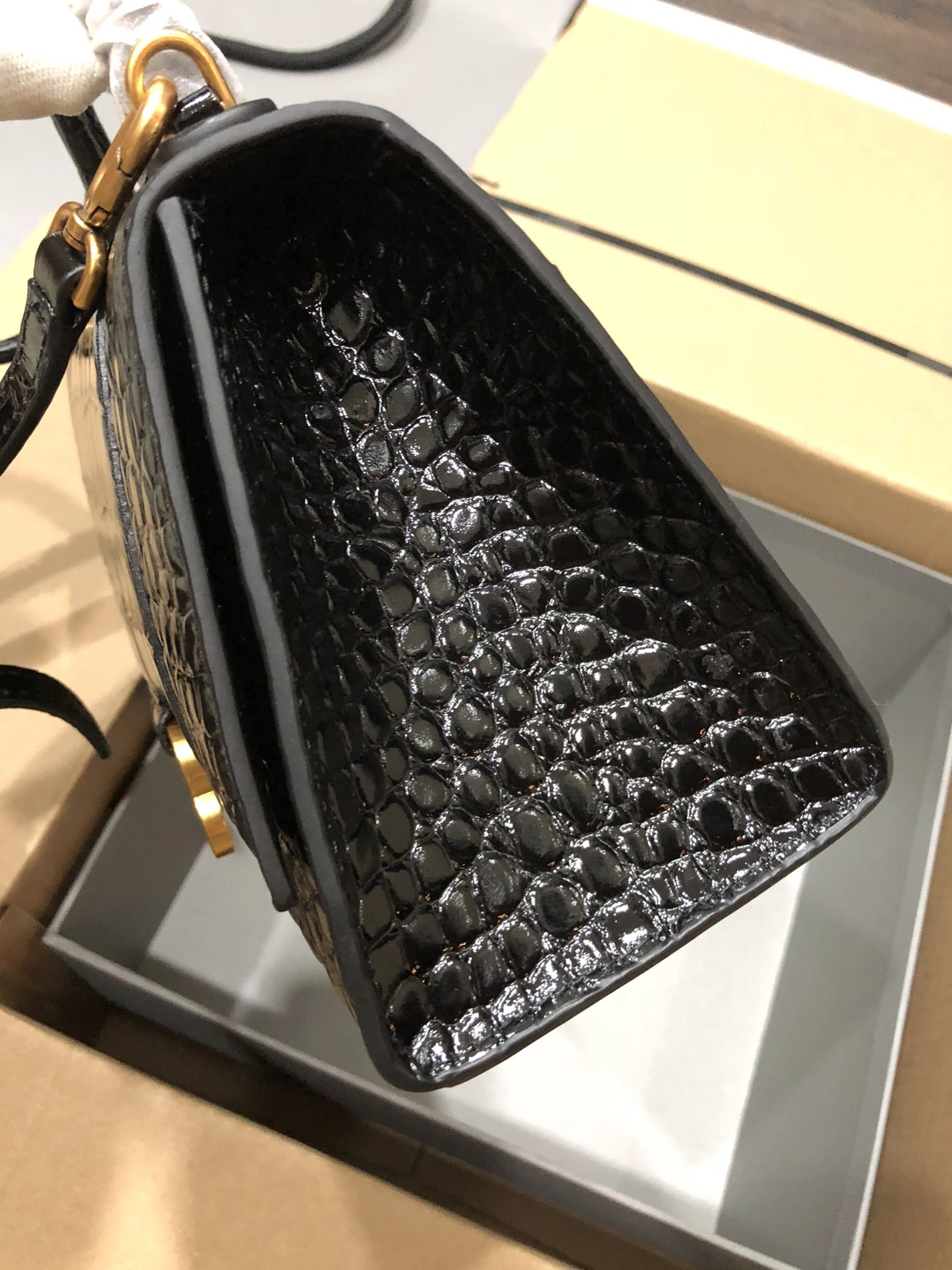 Balenciaga AAA Quality Handbags For Women WellDesigned 6933