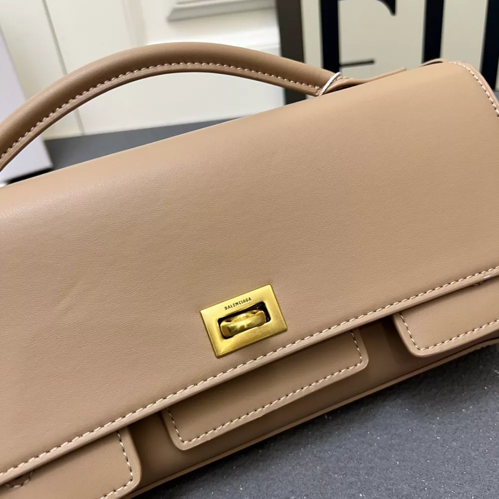 Balenciaga AAA Quality Messenger Bags For Women BestValue 5906