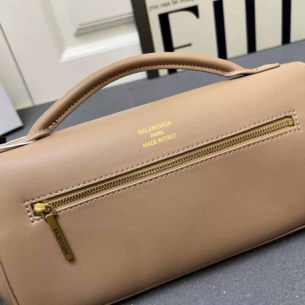 Balenciaga AAA Quality Messenger Bags For Women BestValue 5906