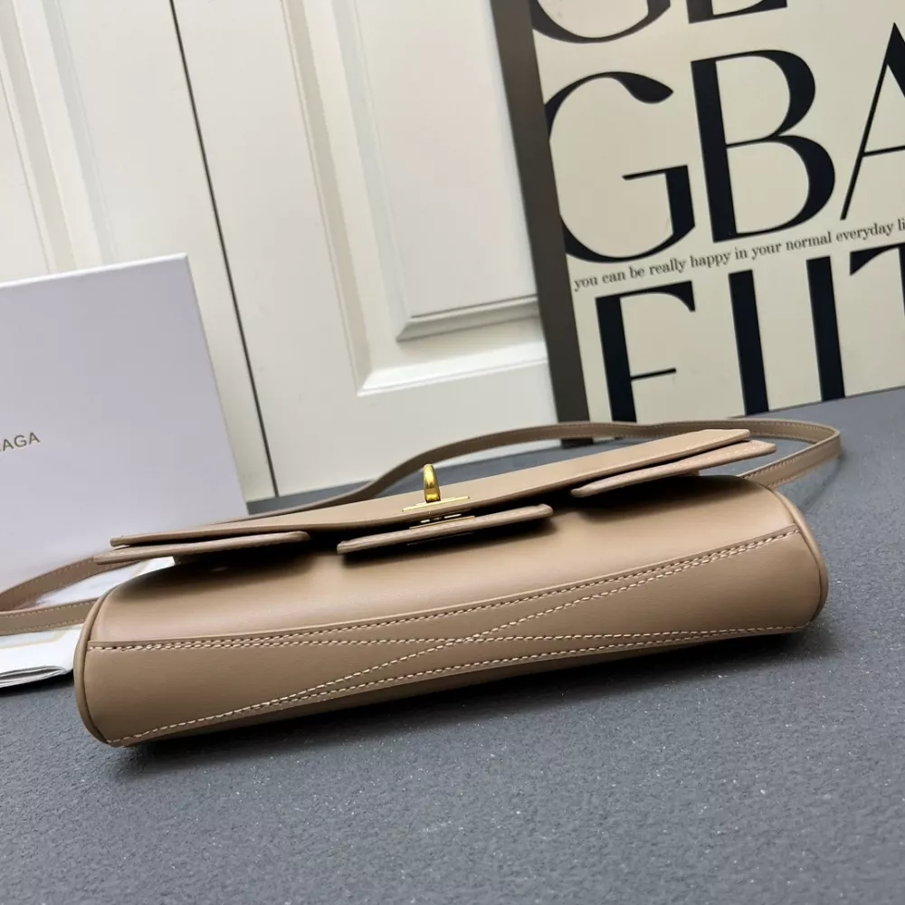Balenciaga AAA Quality Messenger Bags For Women BestValue 5906