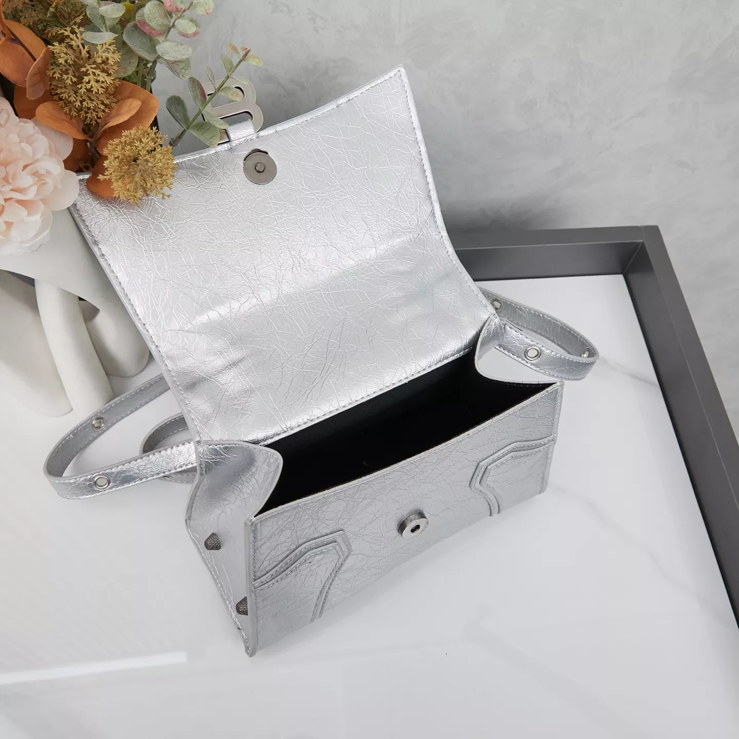 Balenciaga AAA Quality Messenger Bags For Women BestValue 9686