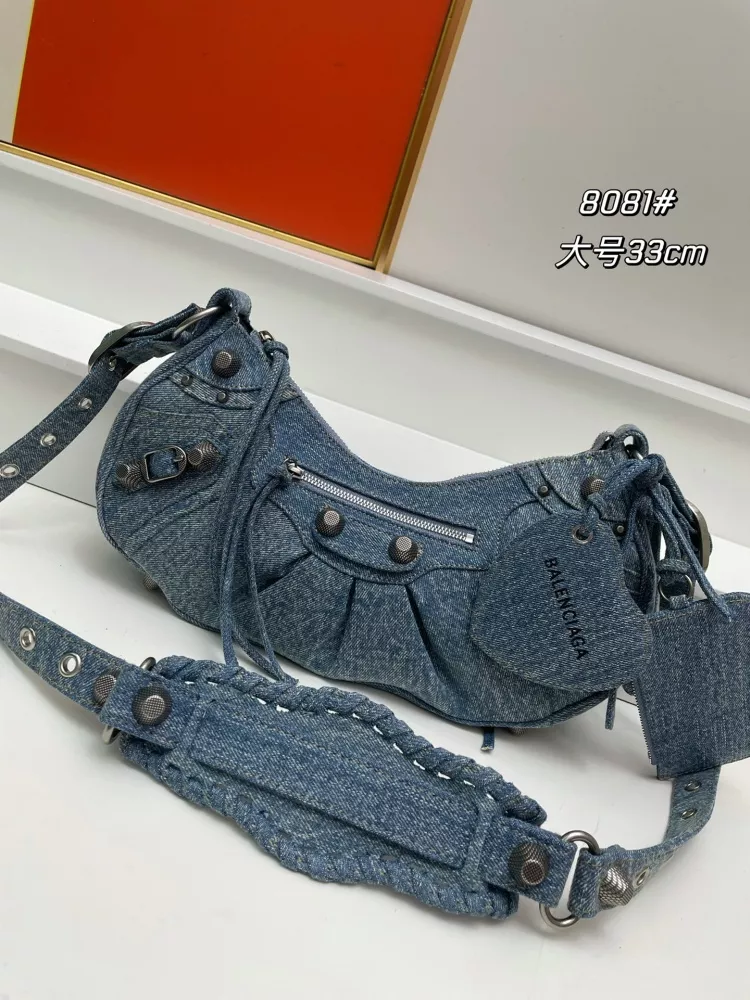 Balenciaga AAA Quality Messenger Bags For Women Bright 7966
