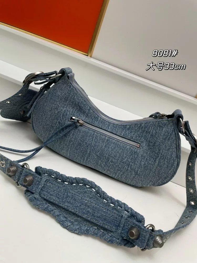 Balenciaga AAA Quality Messenger Bags For Women Bright 7966