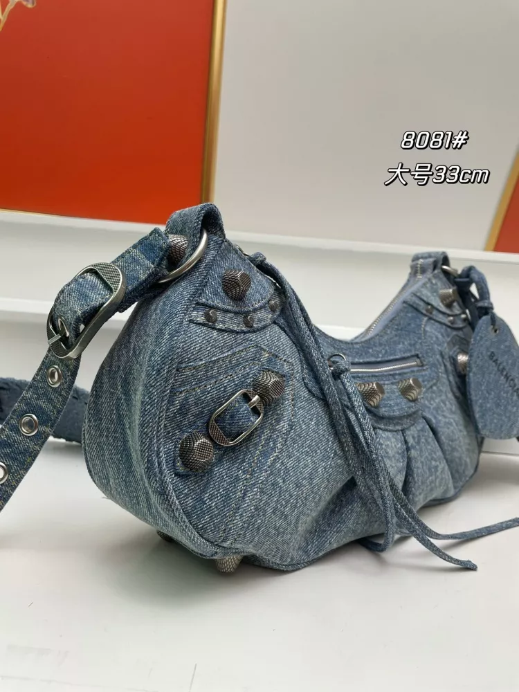 Balenciaga AAA Quality Messenger Bags For Women Bright 7966