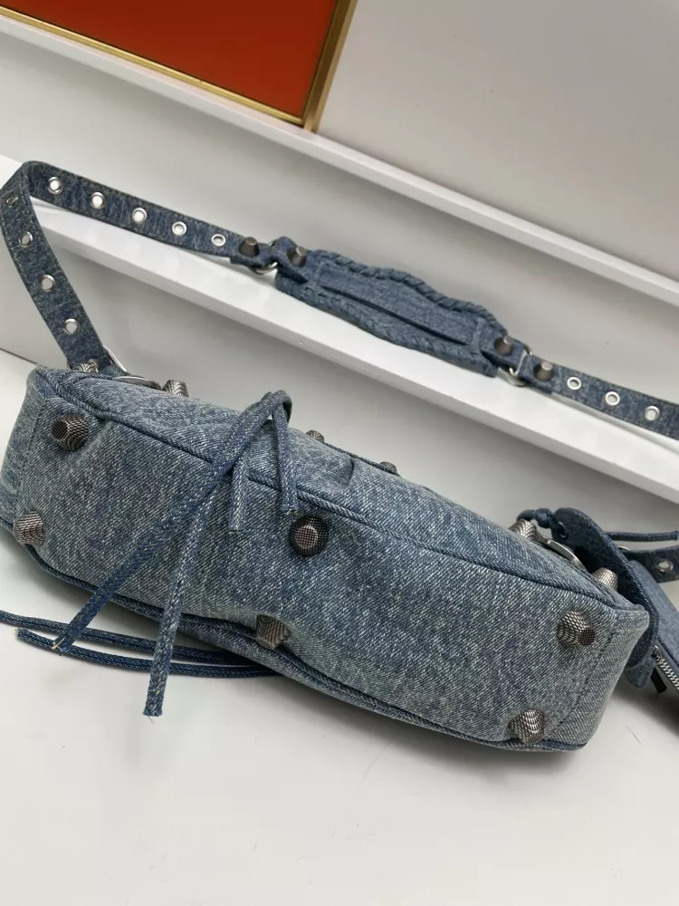 Balenciaga AAA Quality Messenger Bags For Women Bright 7966