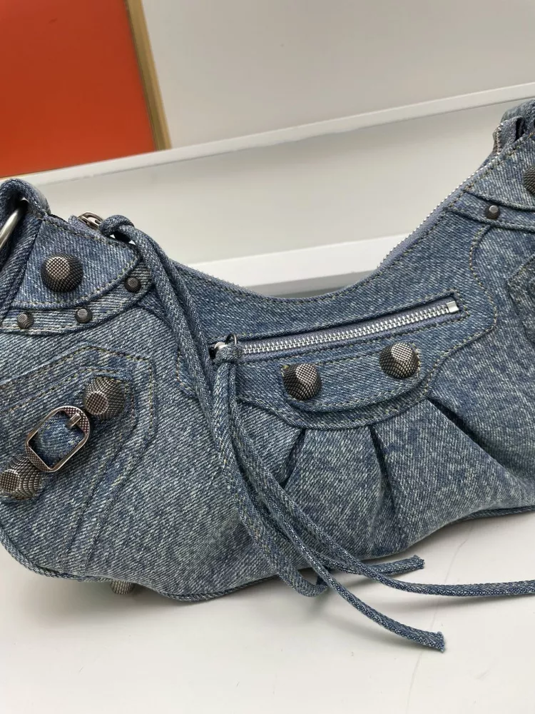 Balenciaga AAA Quality Messenger Bags For Women Bright 7966