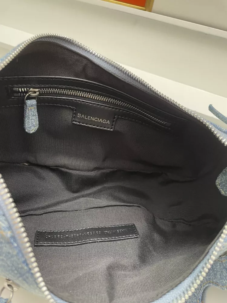 Balenciaga AAA Quality Messenger Bags For Women Bright 7966
