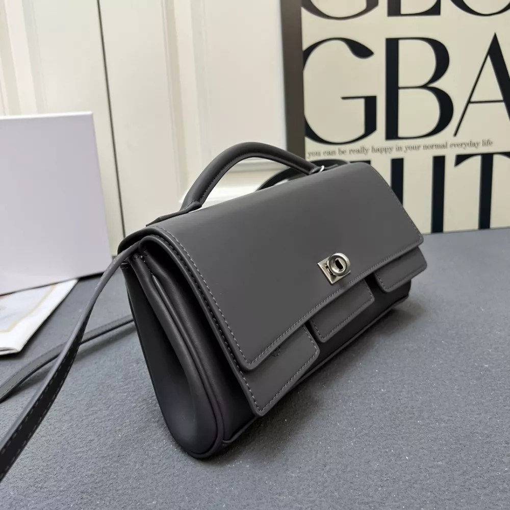 Balenciaga AAA Quality Messenger Bags For Women Classic 2919