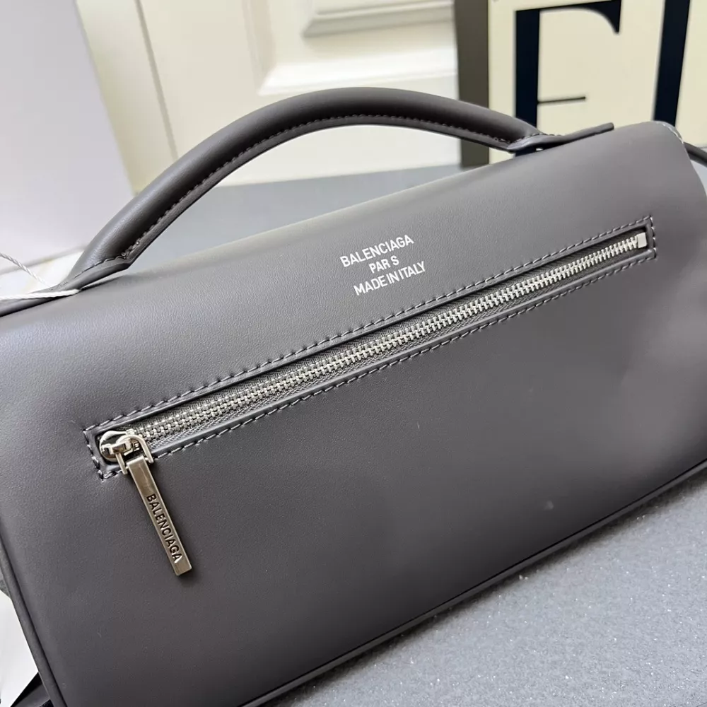 Balenciaga AAA Quality Messenger Bags For Women Classic 2919