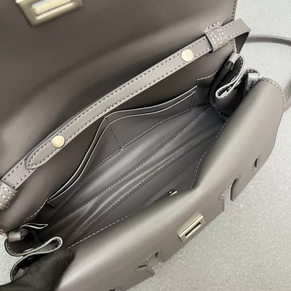 Balenciaga AAA Quality Messenger Bags For Women Classic 2919