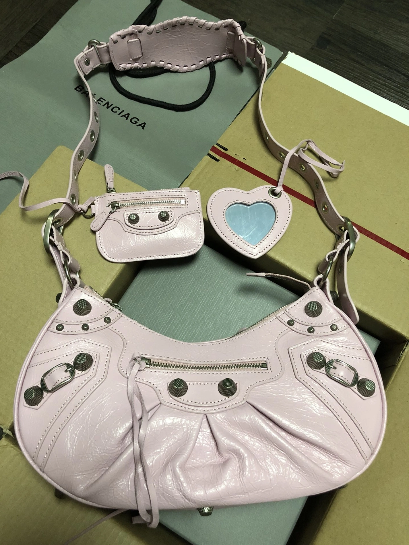 Balenciaga AAA Quality Messenger Bags For Women Comfortable 3762