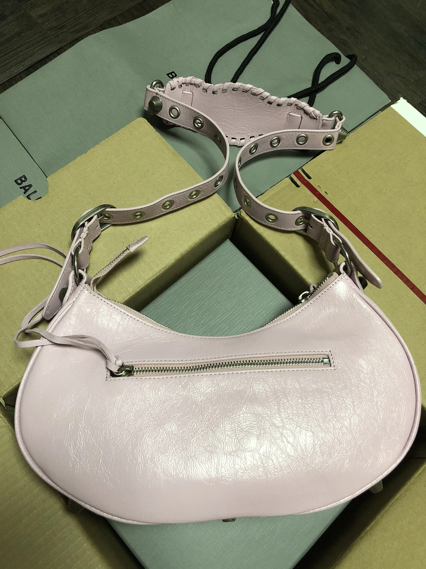 Balenciaga AAA Quality Messenger Bags For Women Comfortable 3762