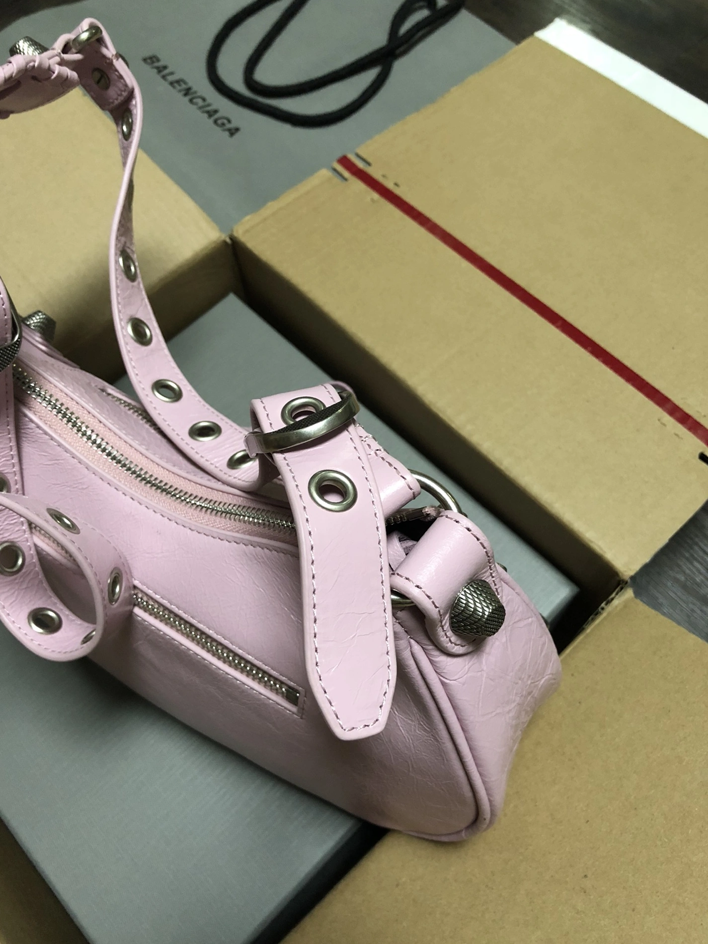 Balenciaga AAA Quality Messenger Bags For Women Comfortable 3762