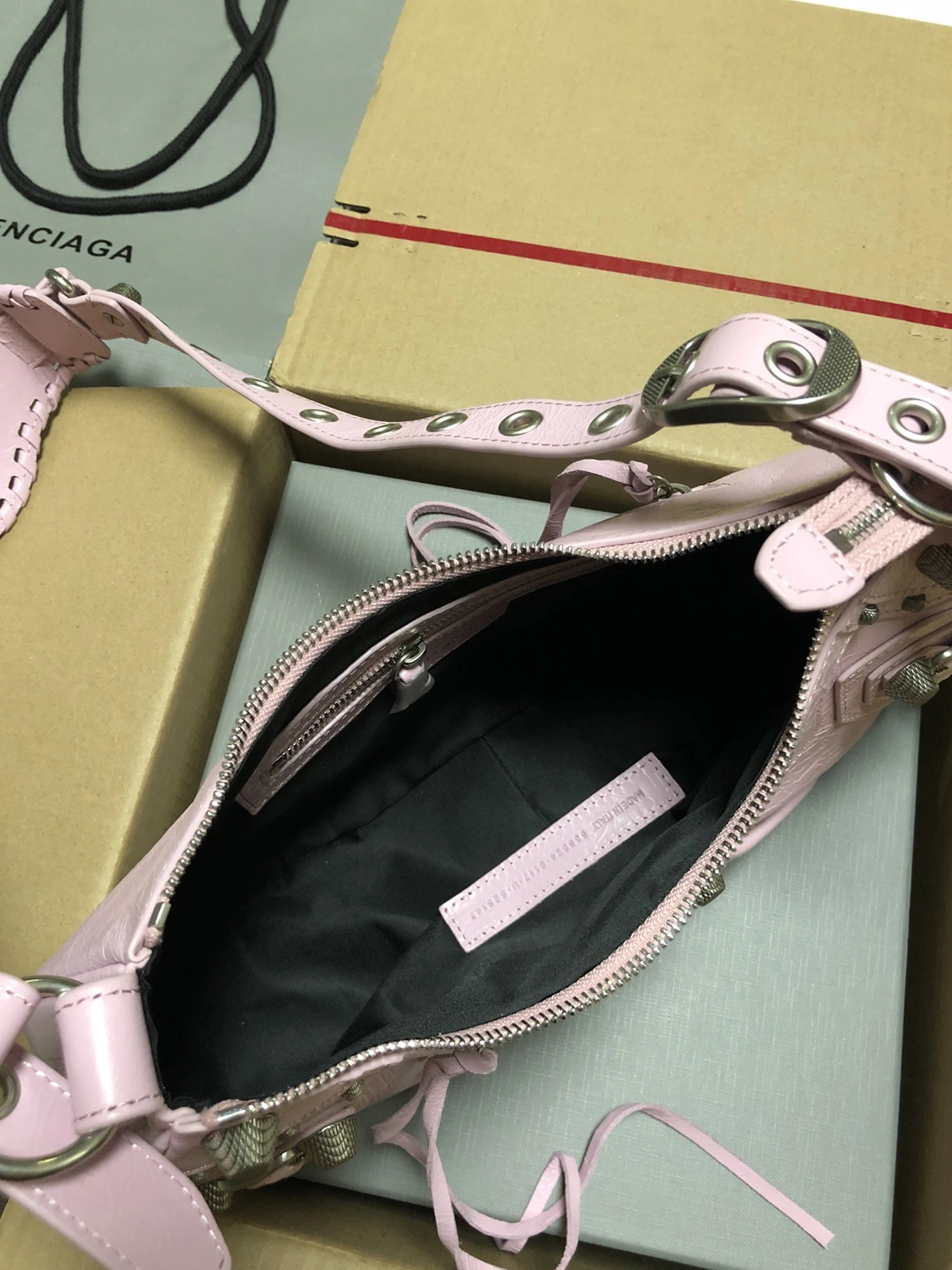 Balenciaga AAA Quality Messenger Bags For Women Comfortable 3762