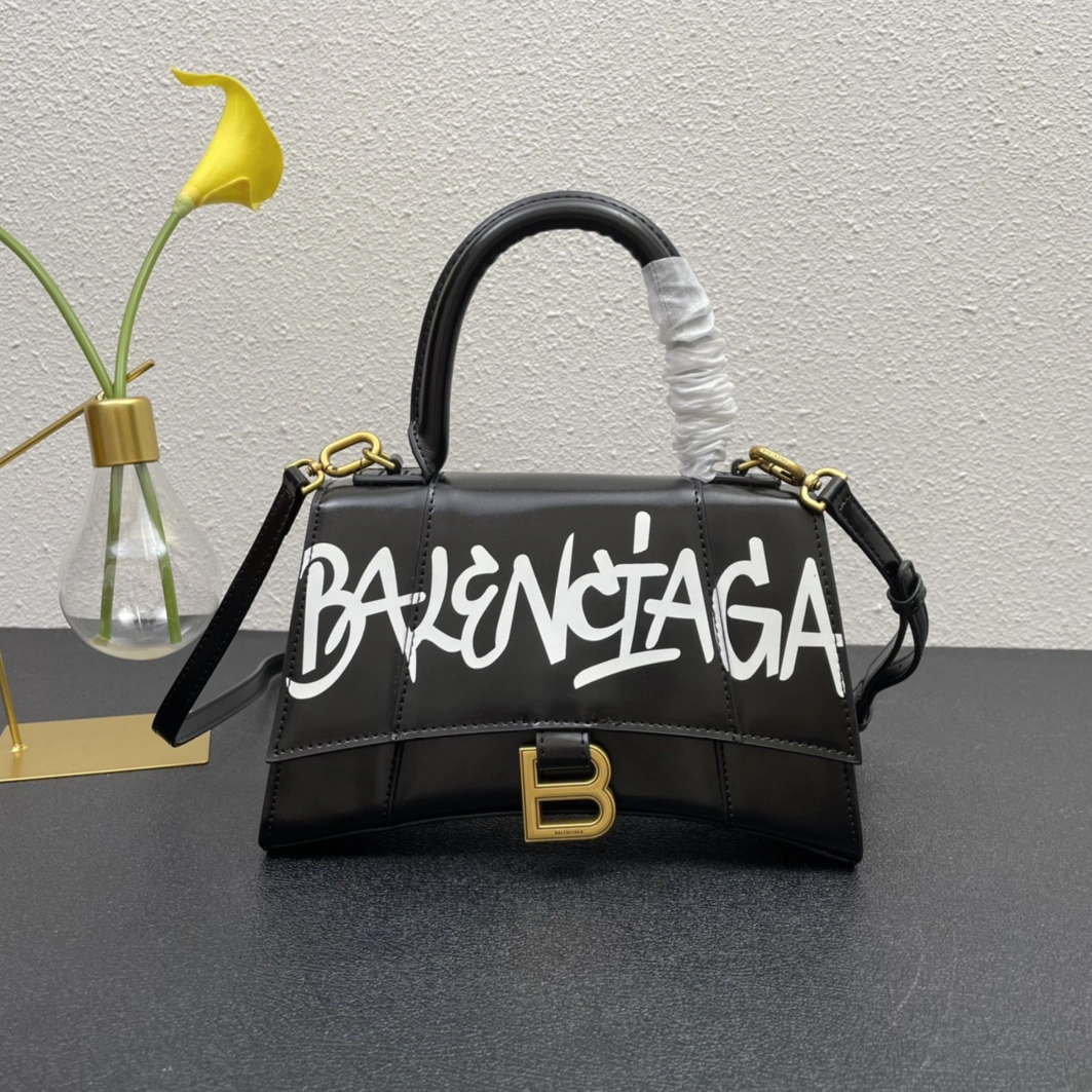 Balenciaga AAA Quality Messenger Bags For Women Cozy 6042
