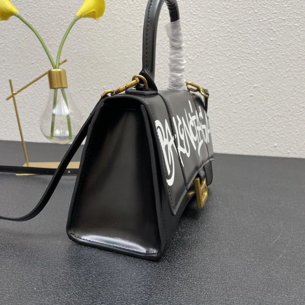 Balenciaga AAA Quality Messenger Bags For Women Cozy 6042