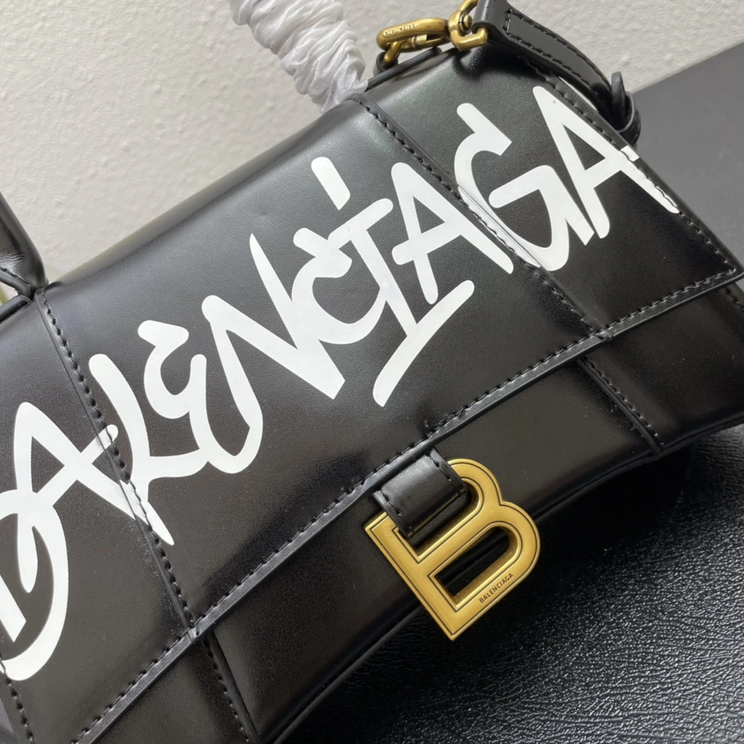 Balenciaga AAA Quality Messenger Bags For Women Cozy 6042