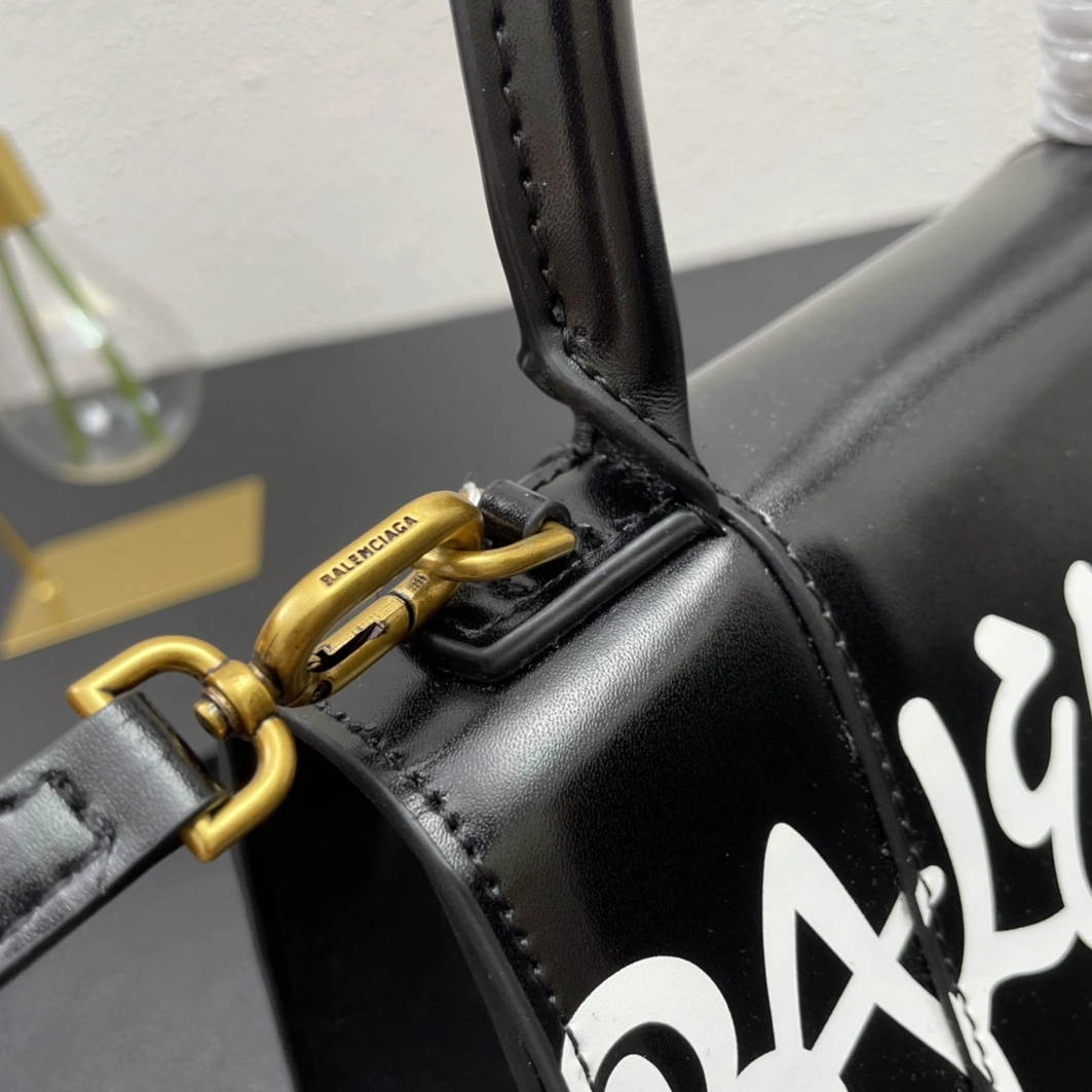 Balenciaga AAA Quality Messenger Bags For Women Cozy 6042
