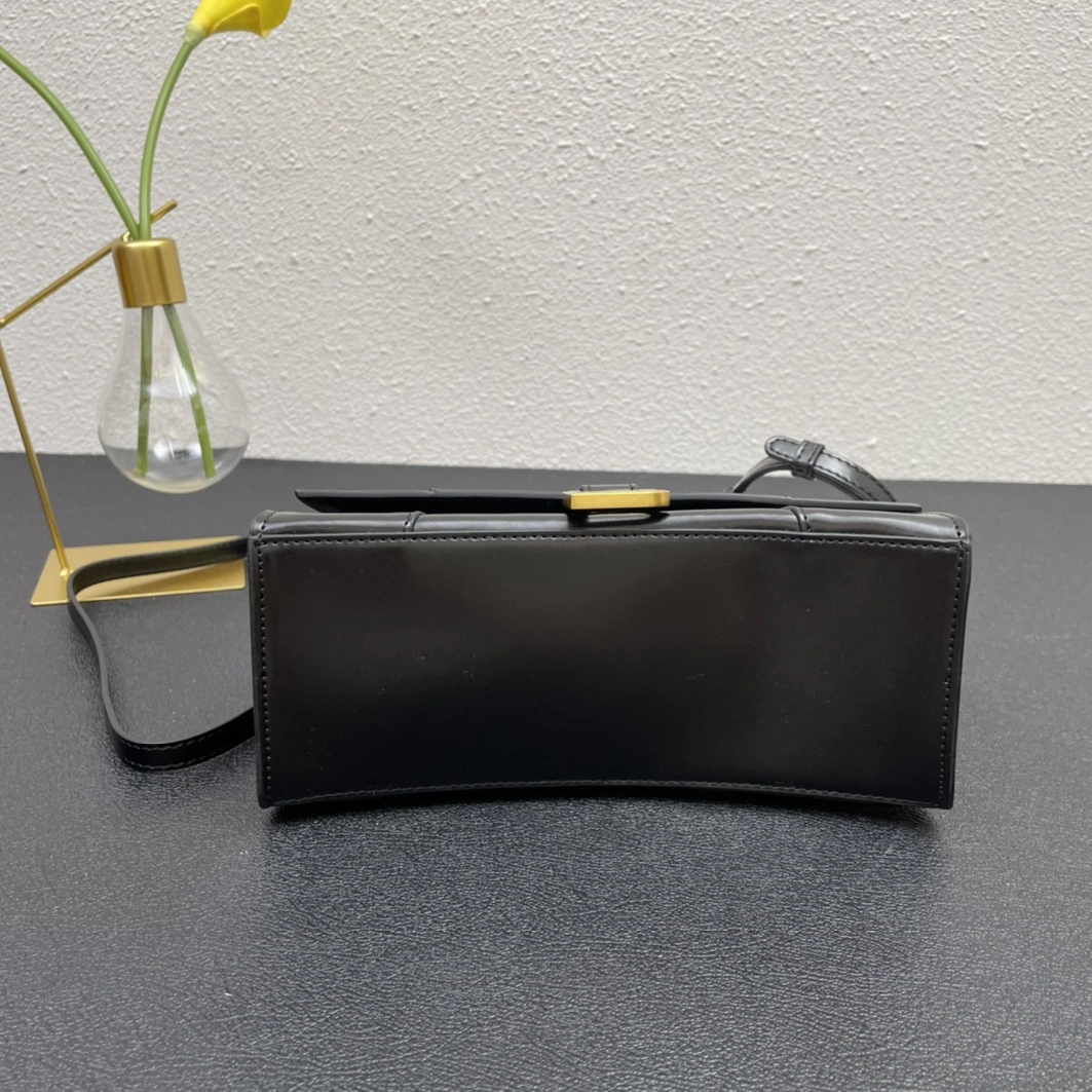 Balenciaga AAA Quality Messenger Bags For Women Cozy 6042