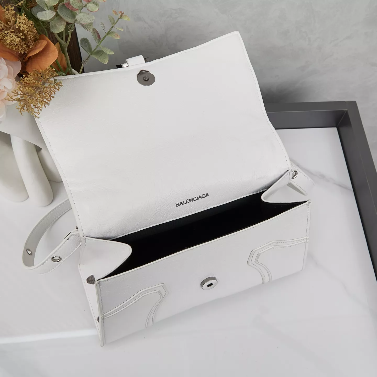 Balenciaga AAA Quality Messenger Bags For Women Durable 7741